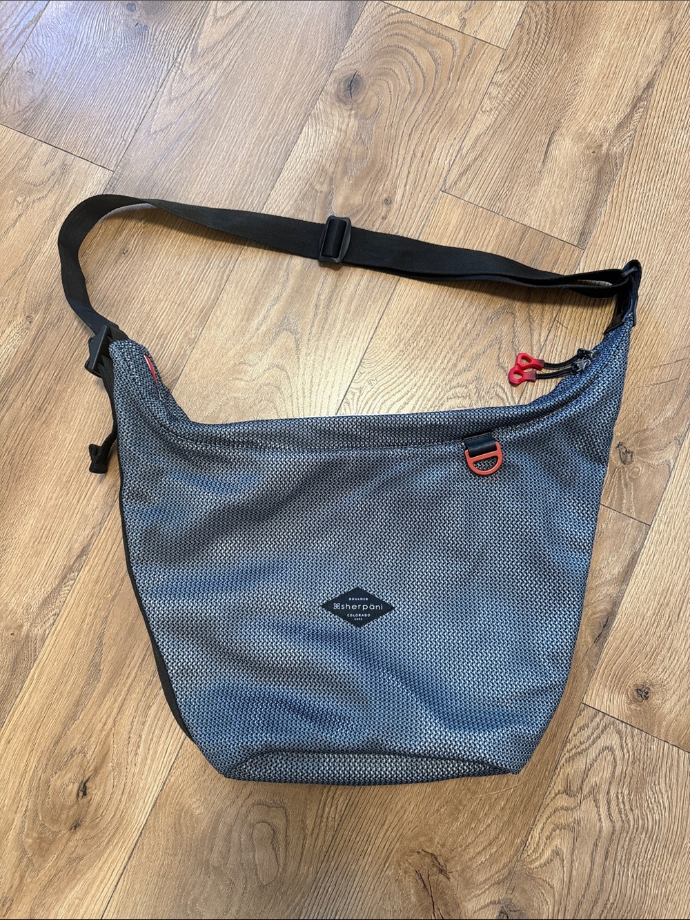 Sherpani Payton Bag